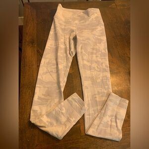 lululemon athletica womens Beige Camouflage Leggings- size 6
